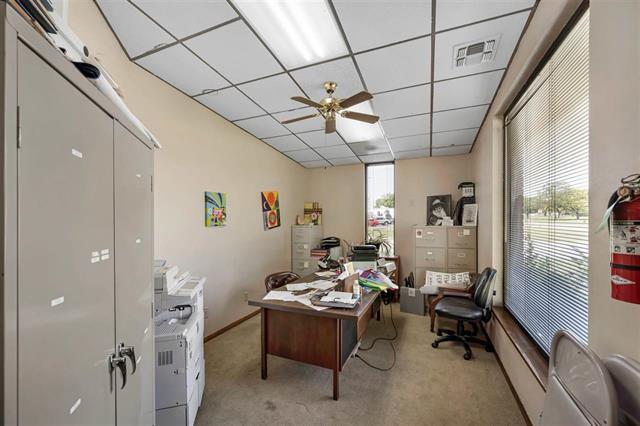 More Photos Of 816 W Gore Blvd, Lawton Office For Sale