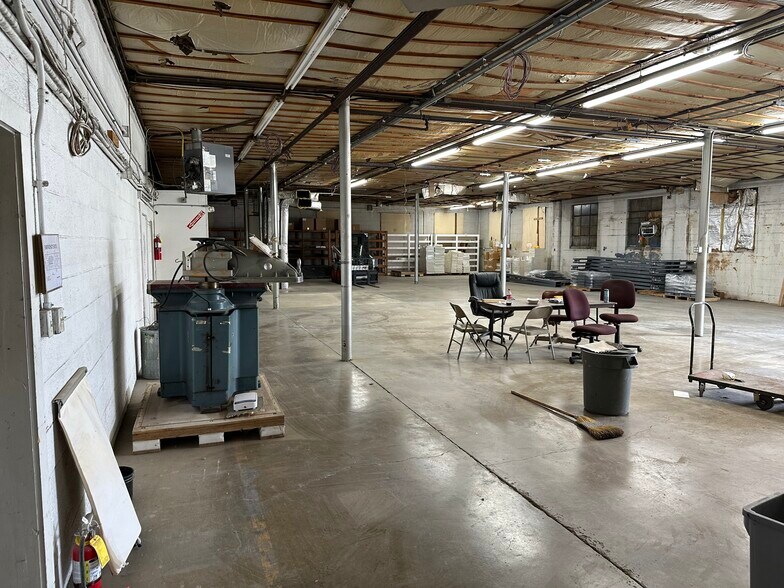 More Photos Of 645 Bellefontaine Ave, Marion Light Distribution For Sale