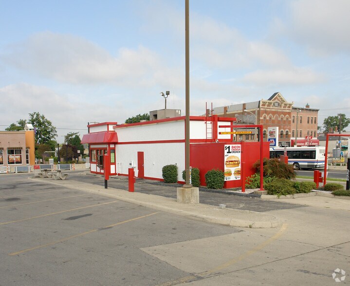More Photos Of 2556 N High St, Columbus Fast Food For Lease