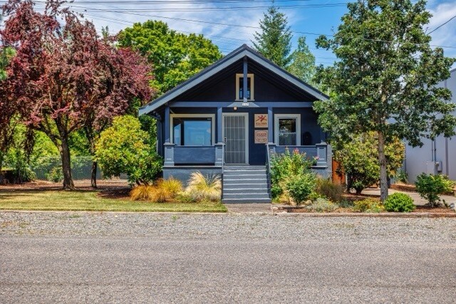 Primary Photo Of 2105 SE Ochoco St, Portland Office For Sale