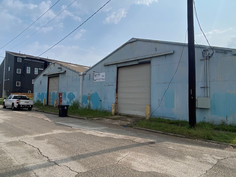 Primary Photo Of 414 Schweikhardt St, Houston Industrial For Sale