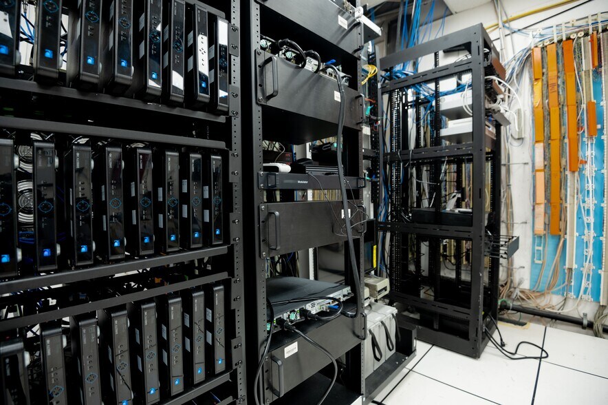 More Photos Of 4100 Lafayette Center Dr, Chantilly Industrial For Sale