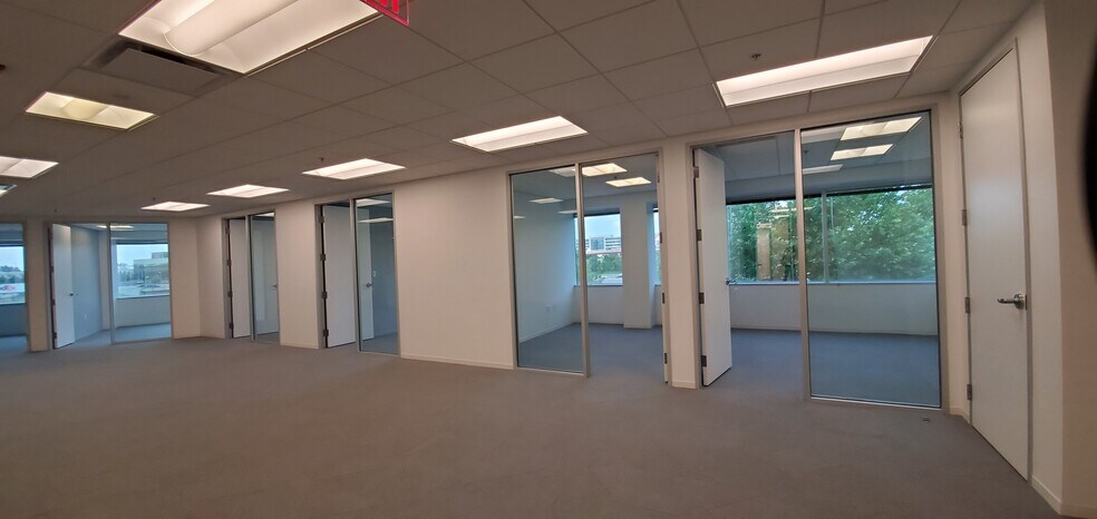 More Photos Of 2010 Corporate Ridge Rd, McLean Office For Lease
