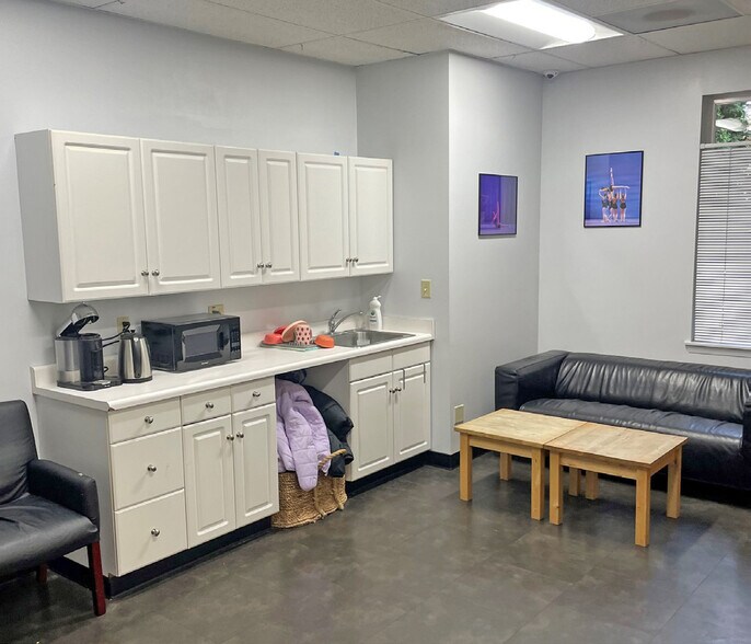 More Photos Of 320 3rd Ave NE, Issaquah Office For Sale