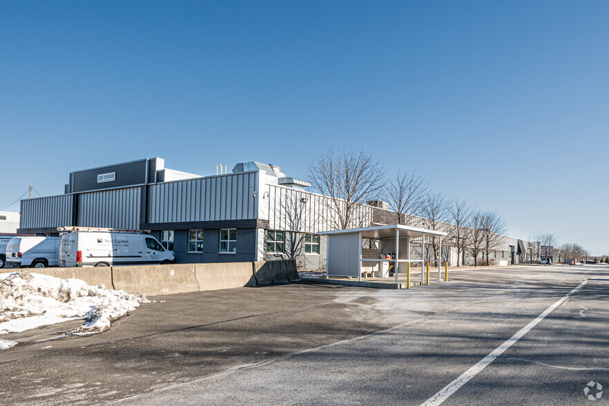 Primary Photo Of 999 S Oyster Bay Rd, Bethpage Warehouse For Lease