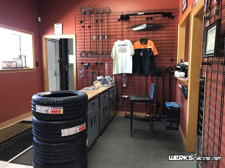 More Photos Of 34 Stonehill Rd, Oswego Warehouse For Lease