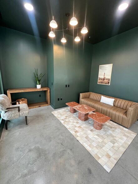 More Photos Of 1624 W Main St, Franklin Storefront Retail Office For Sale