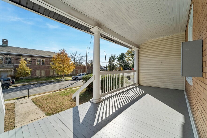 More Photos Of 222 Lippincott Ave, Ardmore Apartments For Sale