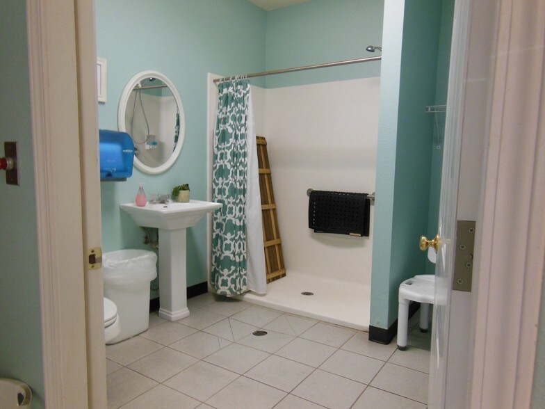 More Photos Of 144 Lincoln Place Ct, Belleville Medical For Sale
