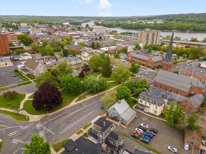 More Photos Of 27 Pleasant St, Middletown Office For Sale