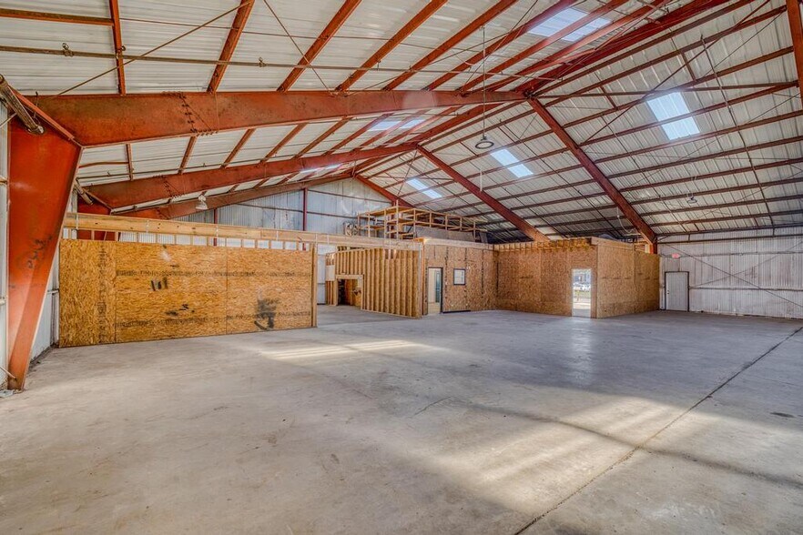 More Photos Of 451 S Old Corry Field Rd, Pensacola Warehouse For Lease