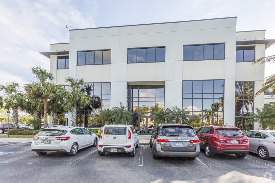 More Photos Of 3530 Kraft Rd, Naples Medical For Lease