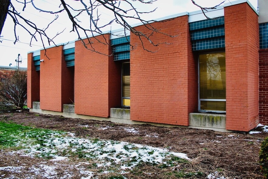 More Photos Of 651 E Main St, Dayton Office For Sale