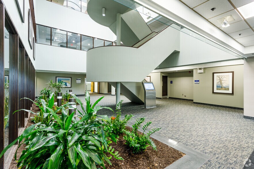 More Photos Of 555 Briarwood Cir, Ann Arbor Office For Lease