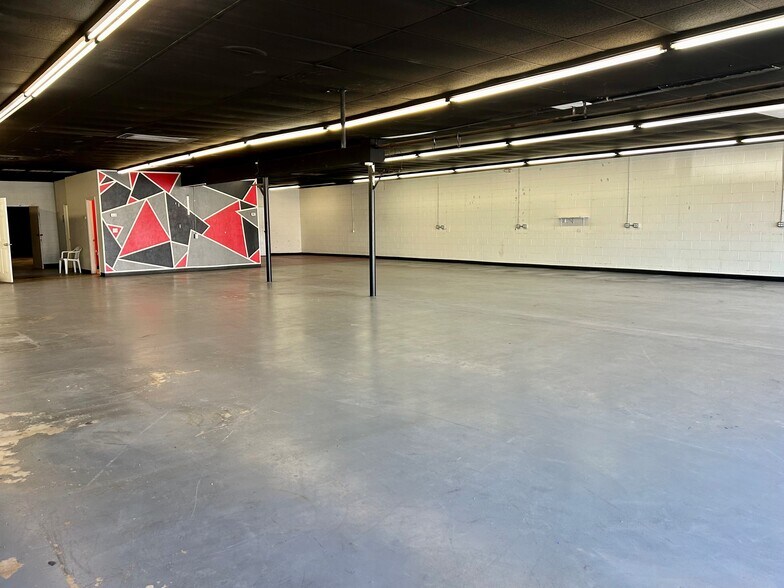 More Photos Of 1514 E 8th St, Odessa Storefront For Lease