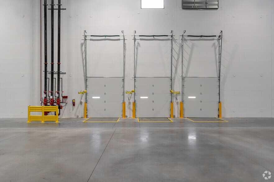 More Photos Of 370 Logistics ave, Jeffersonville Distribution For Lease