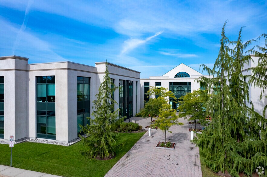 More Photos Of 1540 Cornwall Rd, Oakville Office For Lease