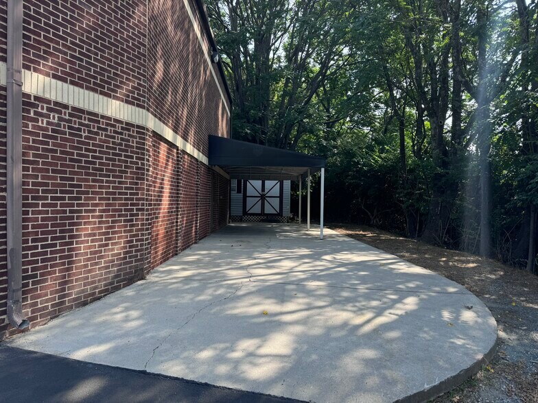 More Photos Of 61 Miller St, Winston-Salem Storefront Retail Office For Sale