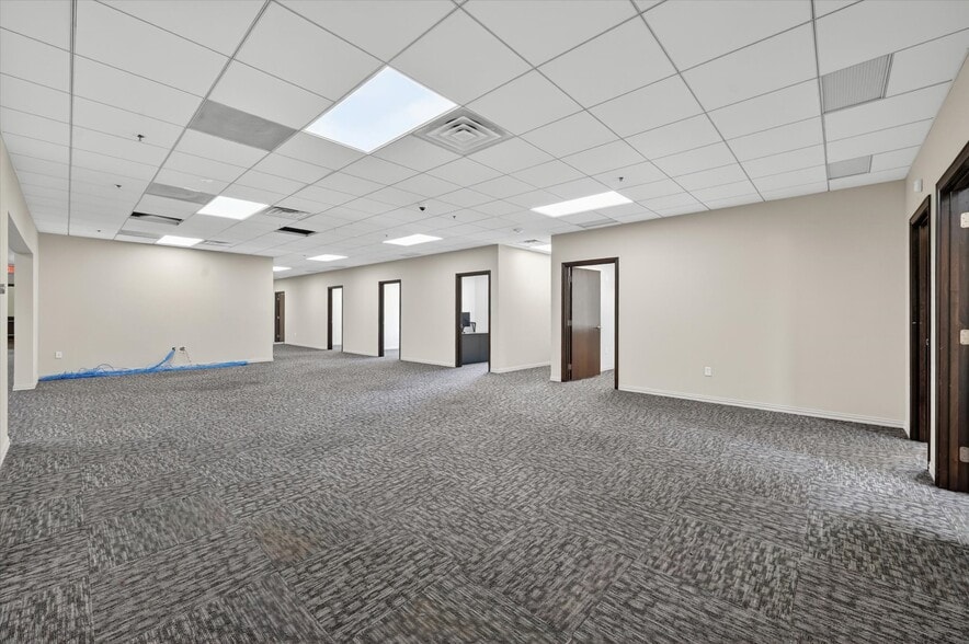 More Photos Of 6200 Stone Hill Farms Pky, Flower Mound Loft Creative Space For Lease