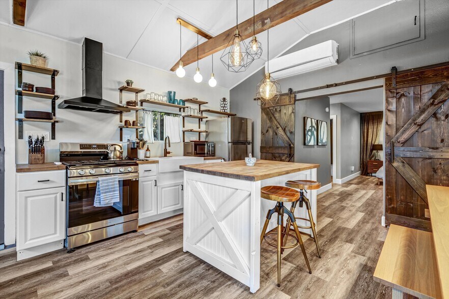 More Photos Of 6512 Coldwater Canyon Ave, Valley Glen Apartments For Sale