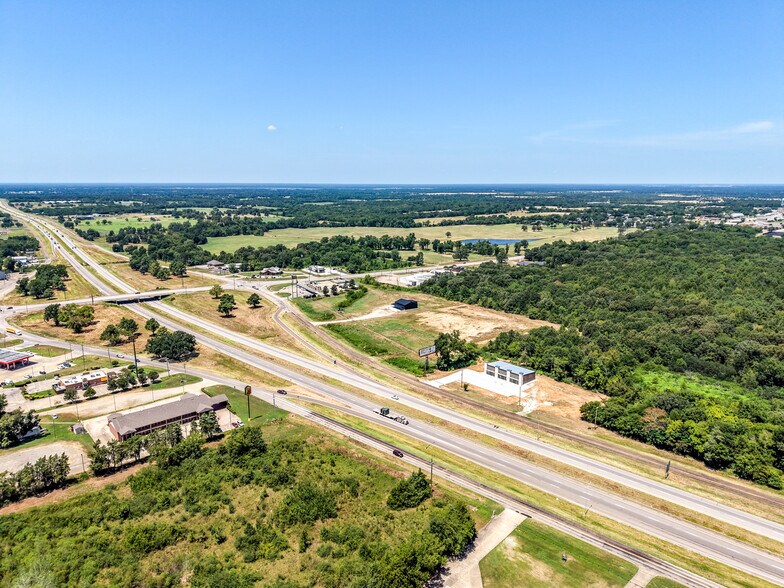 More Photos Of 410 Interstate 30 Frontage Rd., Mount Vernon General Retail For Lease