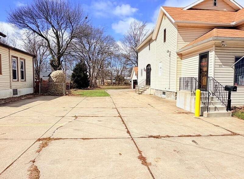 More Photos Of 158 Lake St, Hamburg General Retail For Sale