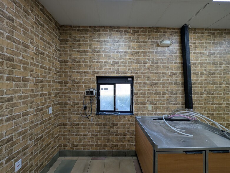 More Photos Of 3727 W Willow Knolls Dr, Peoria General Retail For Lease