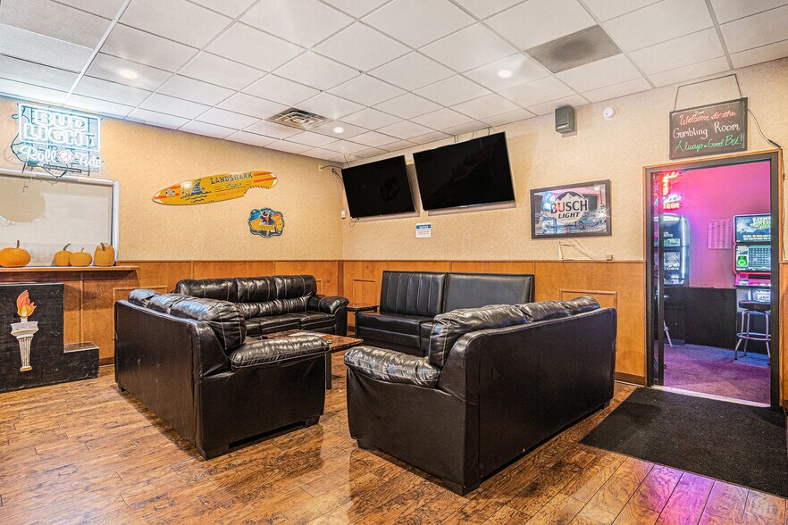 More Photos Of 203 N Egan Ave, Madison General Retail For Sale