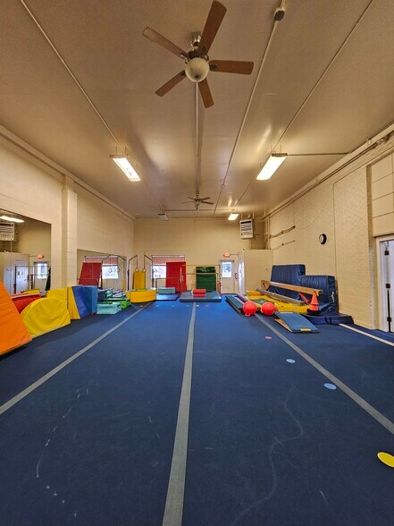 More Photos Of 815 N 1st Ave, Great Falls Auto Dealership For Lease