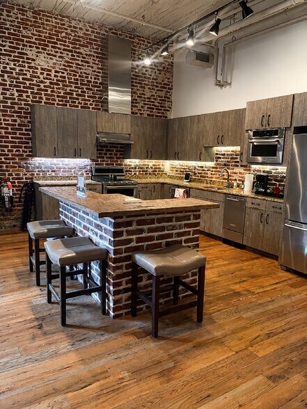 More Photos Of 802 Rozelle St, Memphis Loft Creative Space For Sale