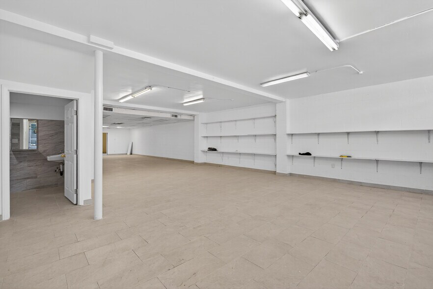 More Photos Of 16119 Sherman Way, Van Nuys Freestanding For Sale