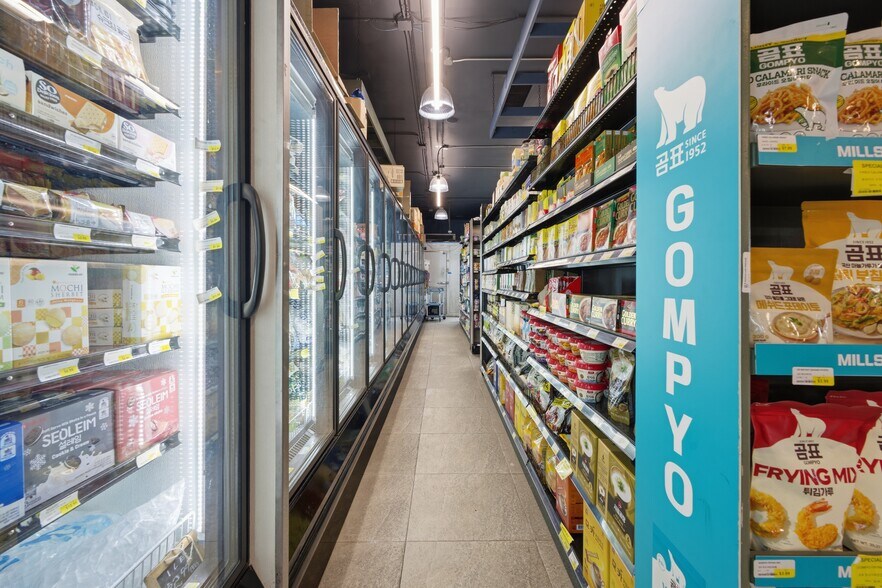 More Photos Of 14206 41st Ave, Flushing Supermarket For Lease