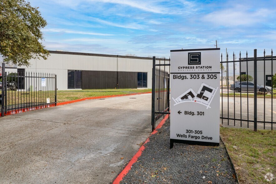 More Photos Of 301 Wells Fargo Dr, Houston Unknown For Lease