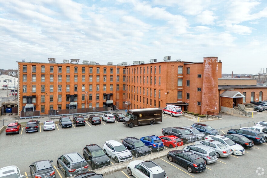 More Photos Of 1565-1567 N Main St, Fall River Office For Lease