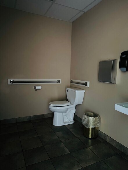 More Photos Of 112-114 Keeton Dr, Hopkinsville Medical For Lease