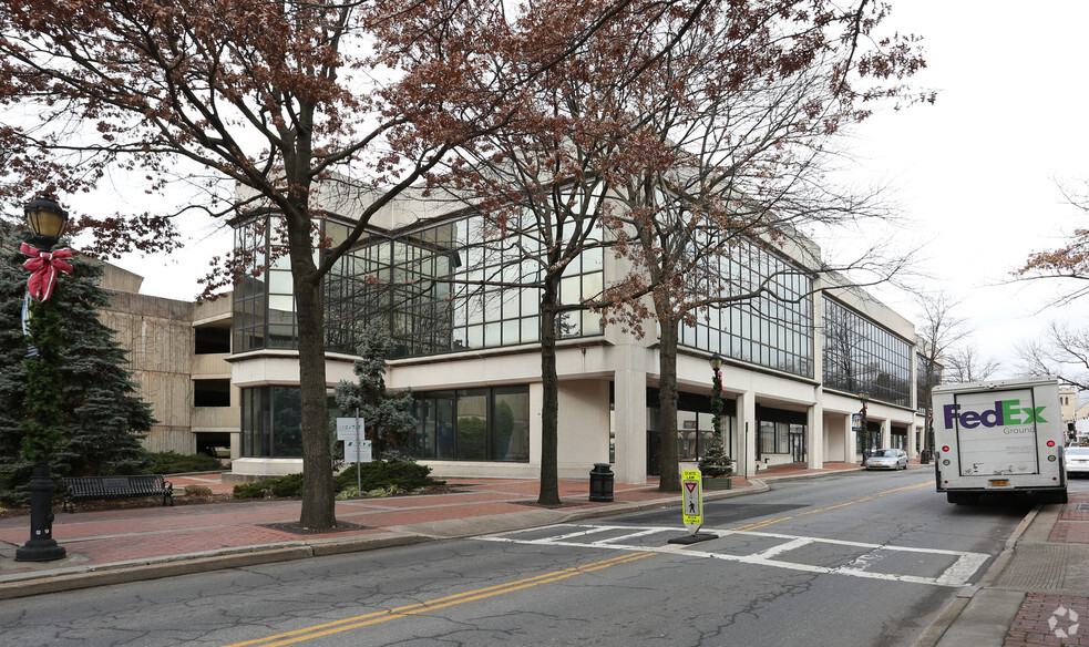 Primary Photo Of 3 School St, Glen Cove Medical For Lease