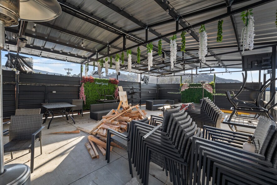 More Photos Of 9937 Commerce Ave, Tujunga Freestanding For Sale