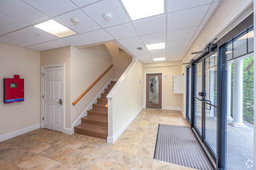 More Photos Of 68 Evergreen St, Kingston Medical For Sale