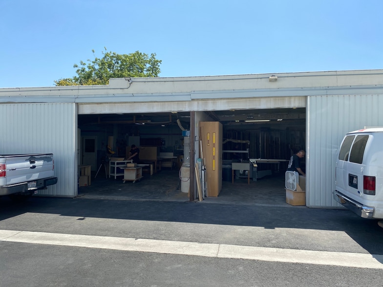 More Photos Of 1112 Chestnut St, Burbank Warehouse For Lease