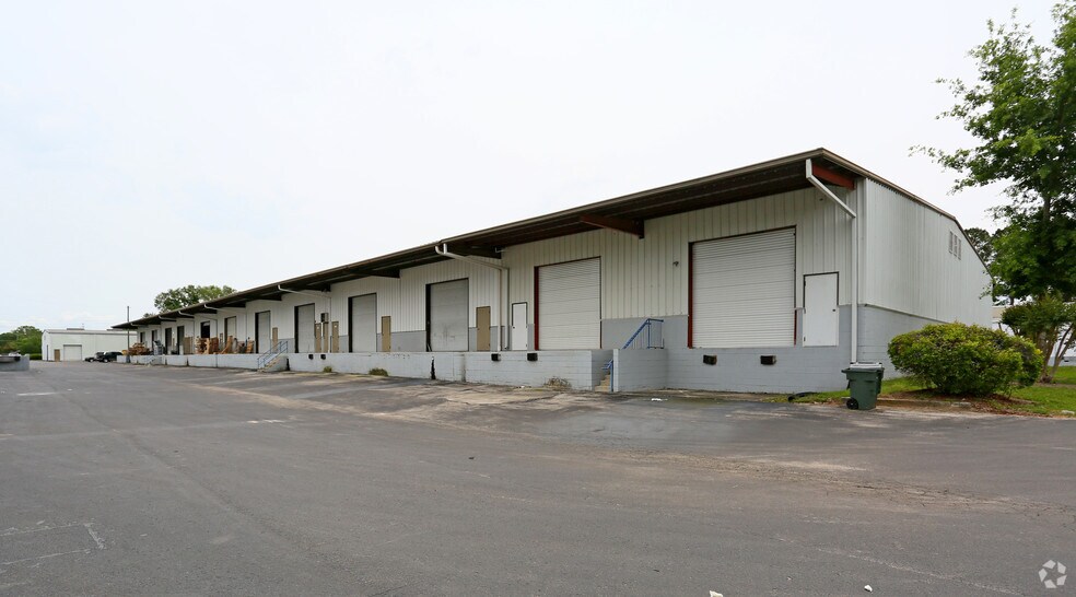 More Photos Of 572-2 Appleyard Dr, Tallahassee Warehouse For Lease