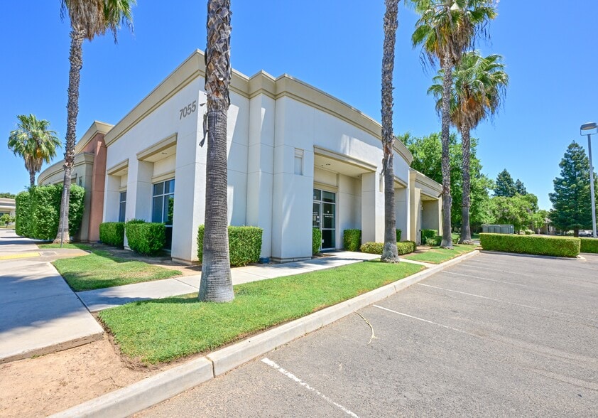 More Photos Of 7055 N Chestnut Ave, Fresno Medical For Sale