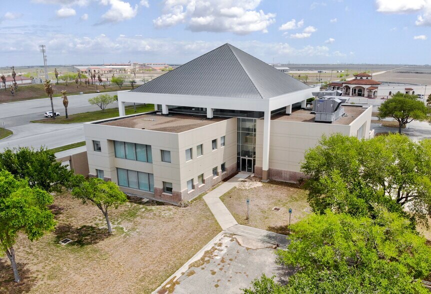 More Photos Of 1024 Texas Yes Blvd, Robstown Office For Lease