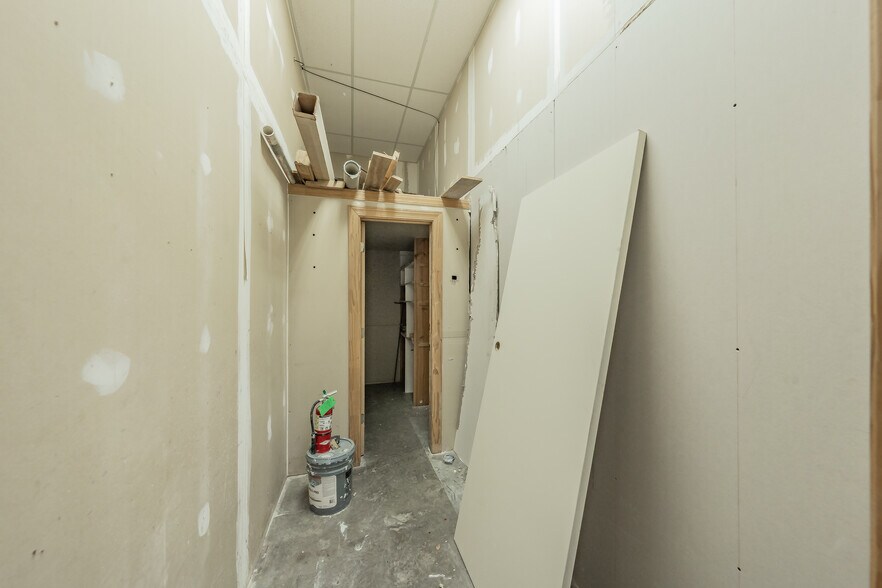 More Photos Of 7235 Glenview Dr, Richland Hills Office For Sale