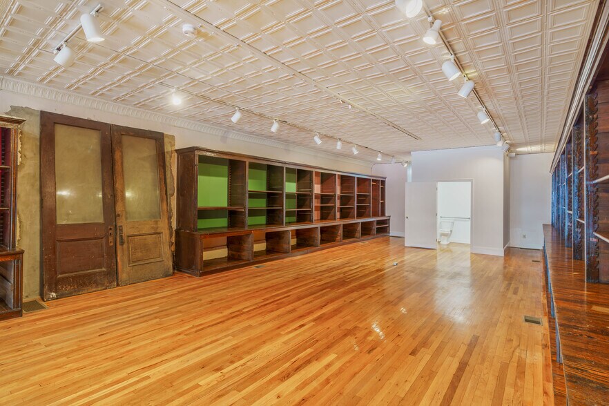 More Photos Of 110 E Main St, Union Storefront Retail Office For Lease