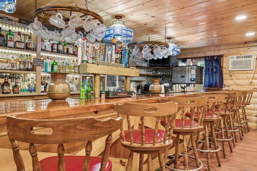 More Photos Of 1 Maple ave, Chelsea Restaurant For Sale