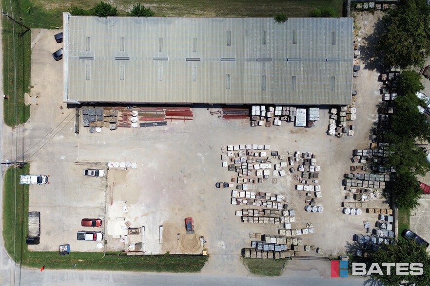 More Photos Of 1812 Garden Spring Dr, Dallas Warehouse For Sale