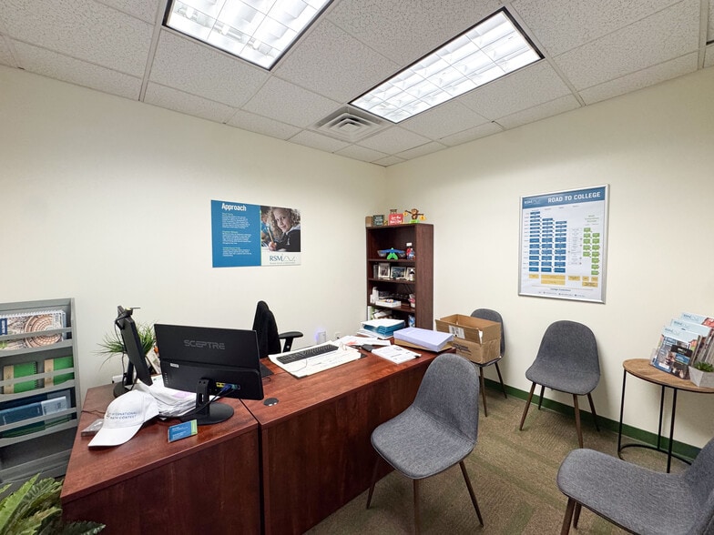 More Photos Of 860-862 Silas Deane Hwy, Wethersfield Freestanding For Lease