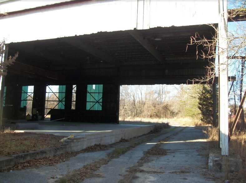 More Photos Of 8333 Zug Rd, Bowie Distribution For Sale