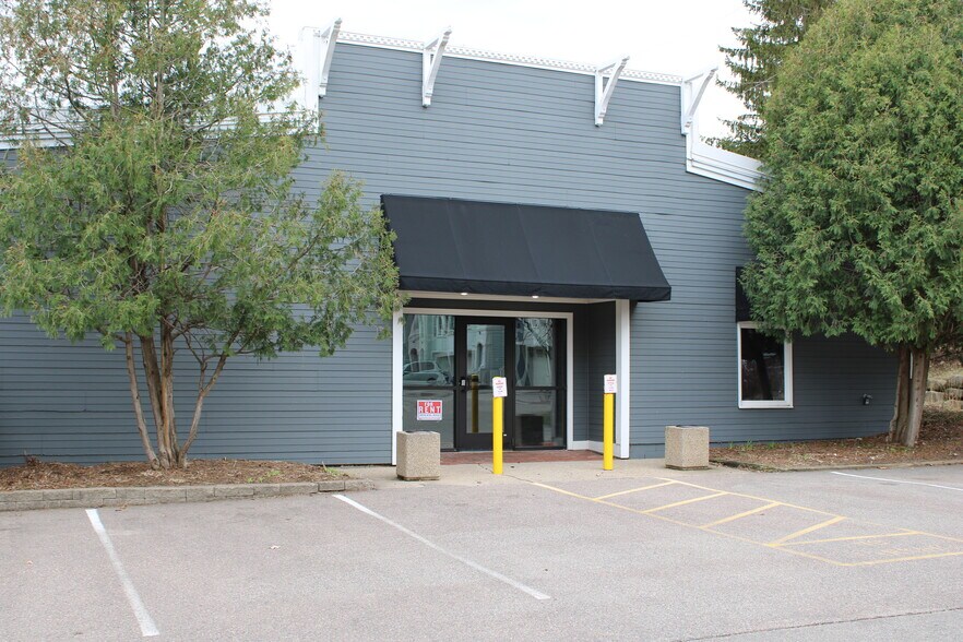 More Photos Of 310-340 Water St, Excelsior Freestanding For Lease