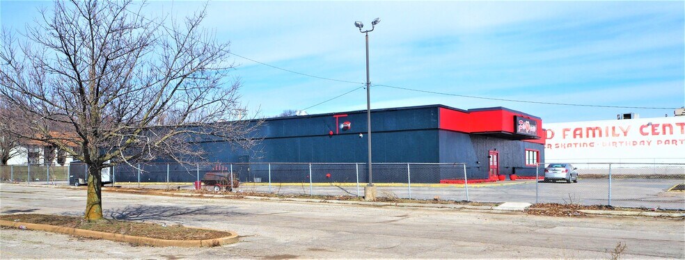 More Photos Of 2805 Target Dr, Saint Louis Restaurant For Sale